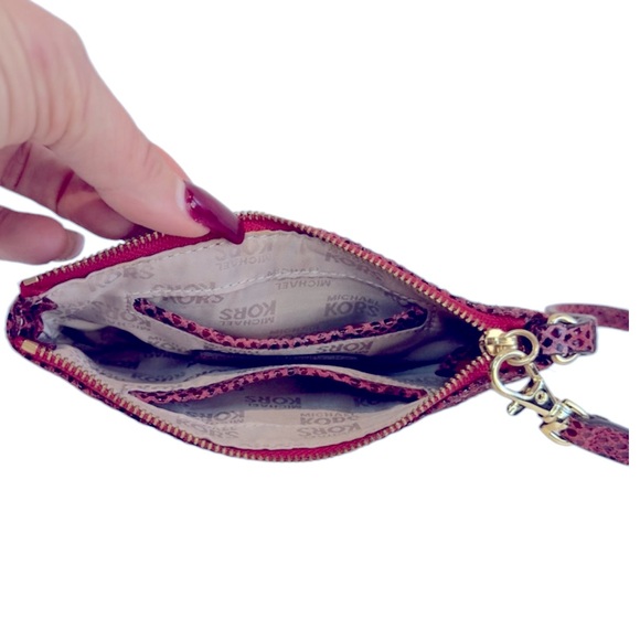 MICHAEL KORS FULTON RED PYTHON WRISTLET EUC - Picture 8 of 10